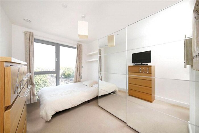 2 Bedroom Flat To Rent In Christian Street, Shadwell, London, E1