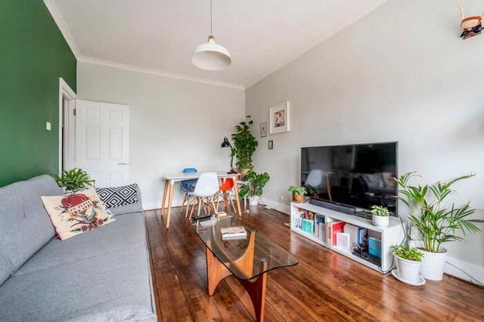2 Bedroom Flat To Rent In Hopton Road, Streatham, London, SW16