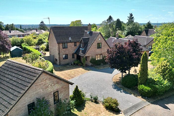 4 Bedroom Detached House For Sale In Tiverton Avenue, Northampton, NN2