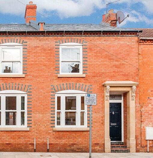 3 Bedroom House To Rent In Somerset Terrace - Northampton, NN1