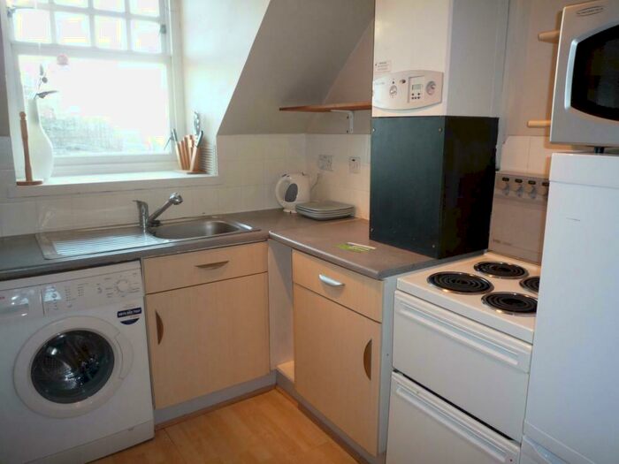 2 Bedroom Flat To Rent In E Rosemount Place, Aberdeen, AB25