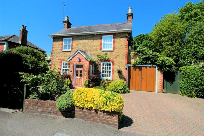 3 Bedroom Detached House To Rent In Chobham Road, Knaphill, Woking, Surrey, GU21