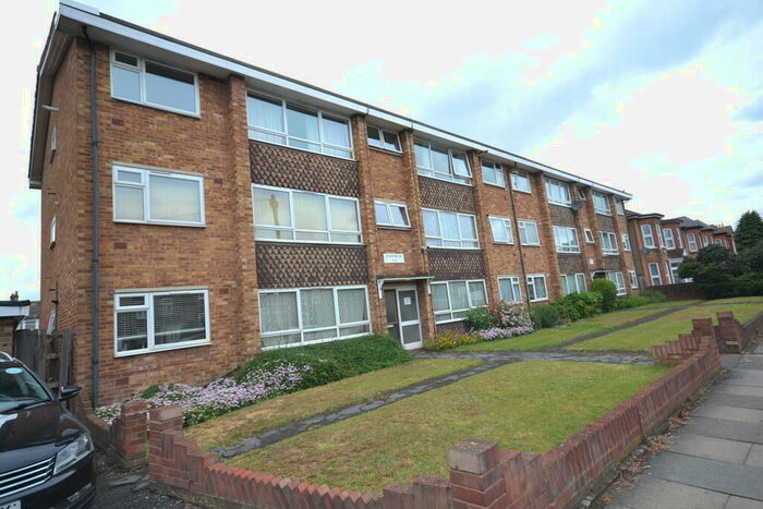 2 Bedroom Apartment To Rent In Eastwood Road, Ilford, IG3