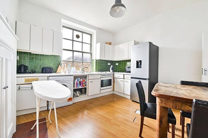 3 Bedroom Flat To Rent In Hereford House, Chelsea, London, SW10