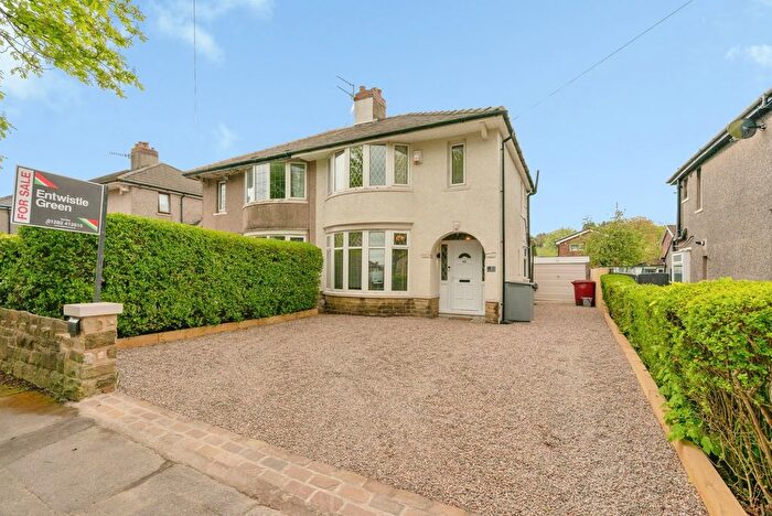 3 Bedroom Semi-Detached House For Sale In Glen View Road, Burnley, Lancashire, BB11