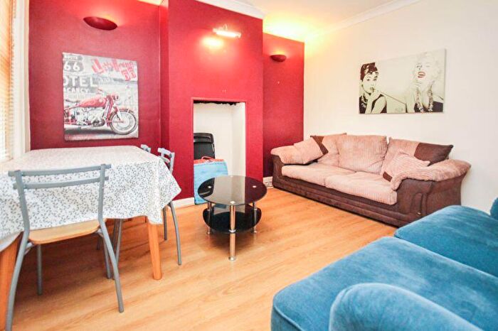 4 Bedroom Semi-Detached House To Rent In Winton, Bournemouth, BH9