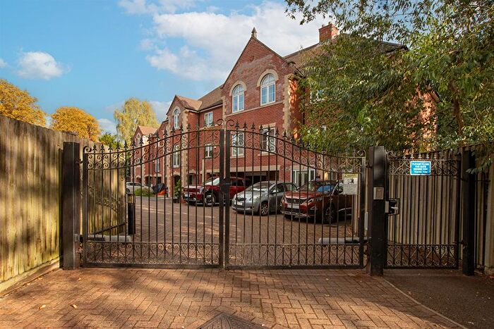 4 Bedroom Terraced House For Sale In Elm Tree Court, Leicester, LE2