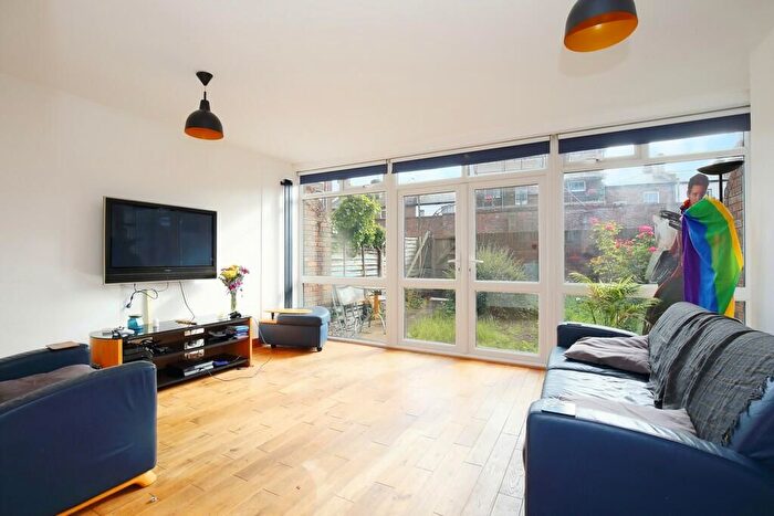 2 Bedroom Flat To Rent In Hornsey Road, London, N19