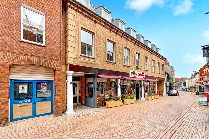 2 Bedroom Flat For Sale In Parsons Street, Banbury, OX16