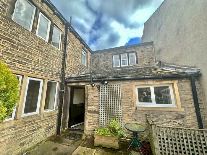 2 Bedroom Terraced House To Rent In Newland Road, Huddersfield, HD5