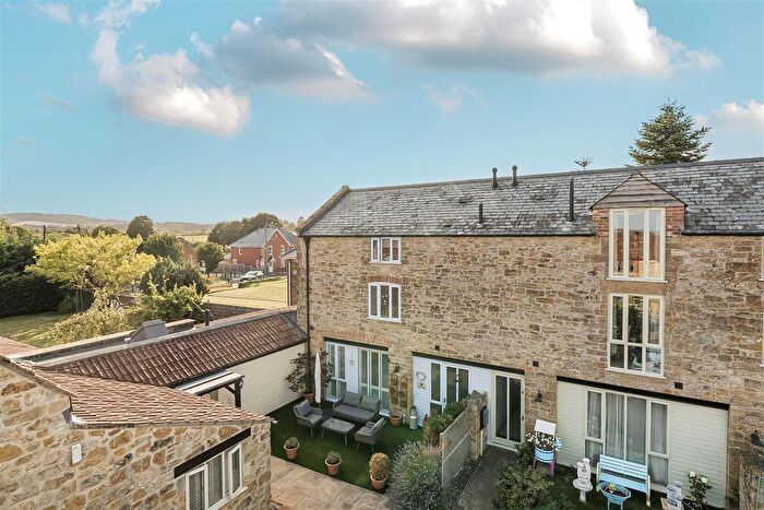 2 Bedroom Barn Conversion For Sale In Granary Barton Close, Merriott, TA16