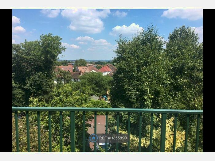 1 Bedroom Flat To Rent In Kensington Heights, Harrow, HA1