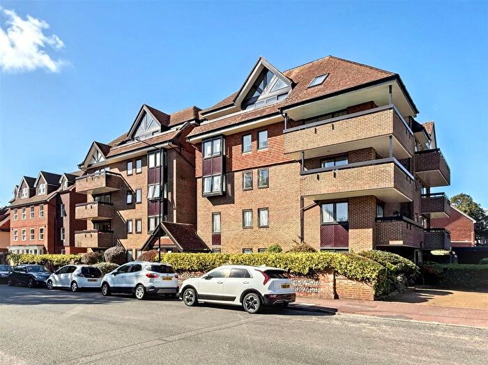 3 Bedroom Flat For Sale In Grassington Road, Eastbourne, BN20