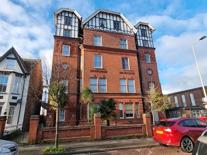 2 Bedroom Apartment To Rent In London Road South, Lowestoft, NR33