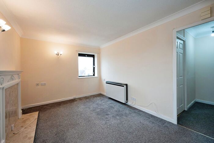 1 Bedroom Flat For Sale In Clarence Parade, Southsea, Hampshire, PO5