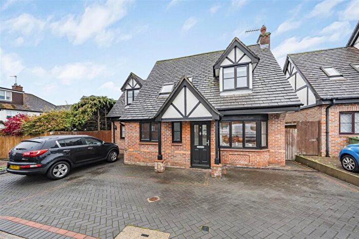 4 Bedroom Detached House For Sale In Turnberry Drive, Bricket Wood, St. Albans, AL2
