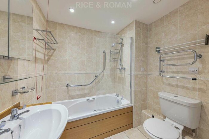 2 Bedroom Flat For Sale In Dial Stone Court, Weybridge, KT13
