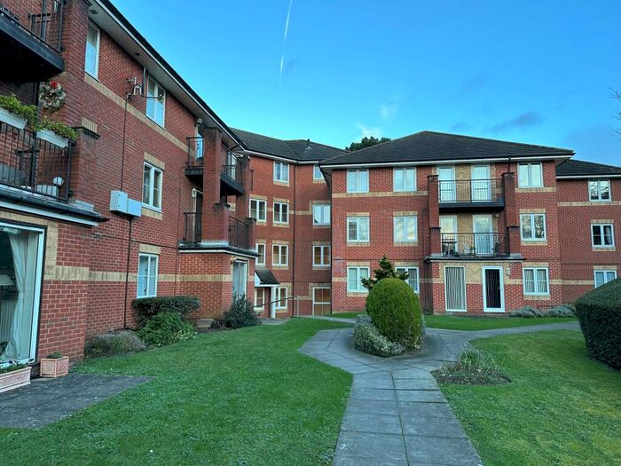 2 Bedroom Apartment To Rent In St Annes Gate, Archers Road, SO15