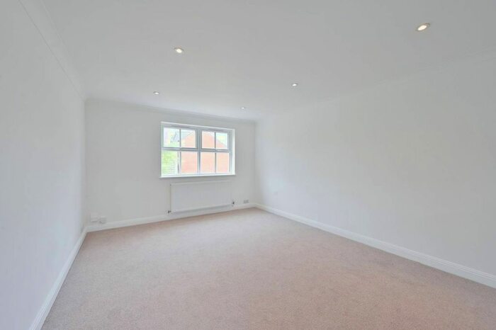 1 Bedroom Flat To Rent In Riverdale Drive, Earlsfield, London, SW18