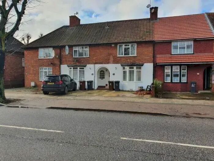 3 Bedroom Terraced House To Rent In Lodge Avenue, London, RM8