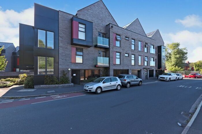 2 Bedroom Flat To Rent In Little London Road, Sheffield, South Yorkshire, S8