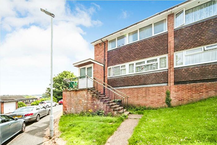2 Bedroom Apartment To Rent In Lawn Gardens, Luton, LU1
