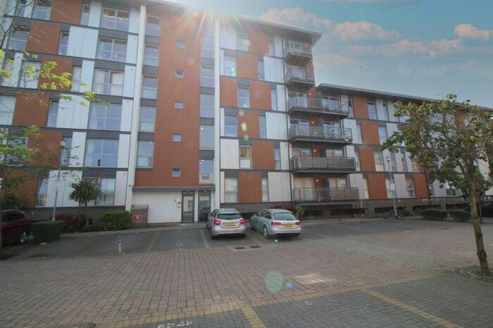 2 Bedroom Flat To Rent In Commonwealth Drive, Crawley, RH10