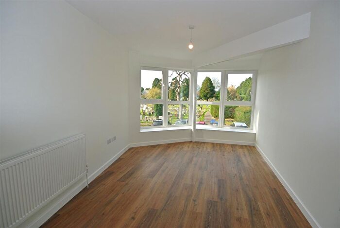 2 Bedroom Flat To Rent In St. Judes Road, Englefield Green, Egham, TW20