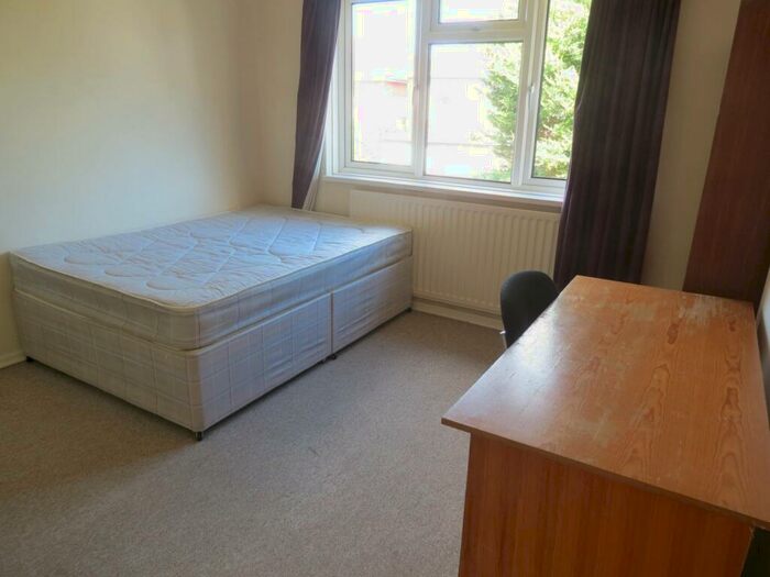 4 Bedroom House To Rent In Bedroom House In Winton, BH9
