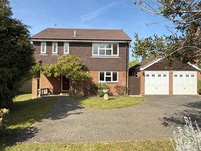 4 Bedroom Detached House For Sale In Butts Hill Road, Woodley, Reading, Berkshire, RG5