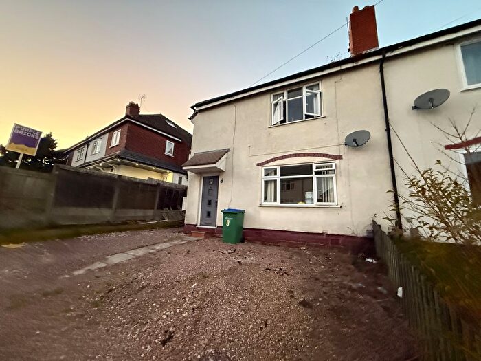 3 Bedroom Semi-Detached House To Rent In Longbank Road, Oldbury, B69