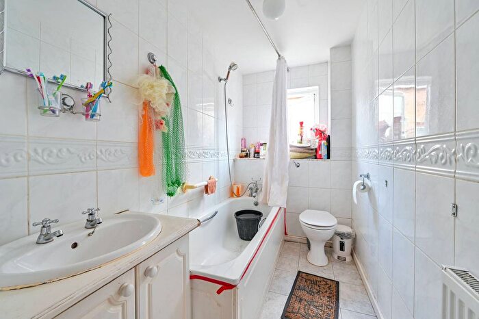 1 Bedroom Flat To Rent In Marlborough Close, Elephant And Castle, London, SE17