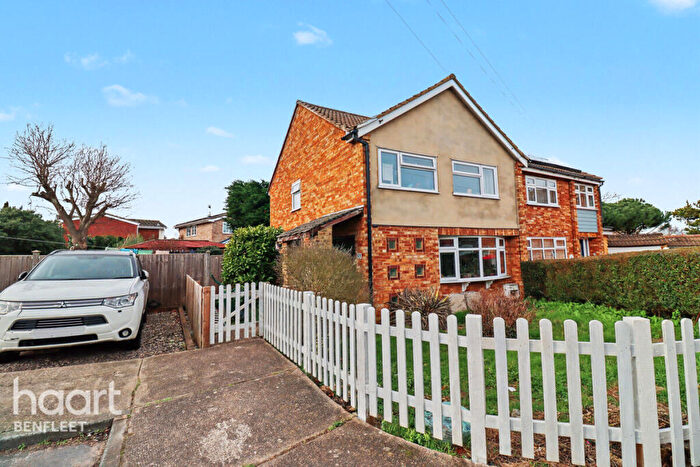 3 Bedroom Semi Detached House For Sale In Dorothy Gardens, Benfleet, SS7