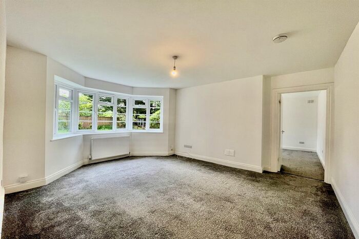 1 Bedroom Flat To Rent In Walpole Court, Hampton Road, TW2