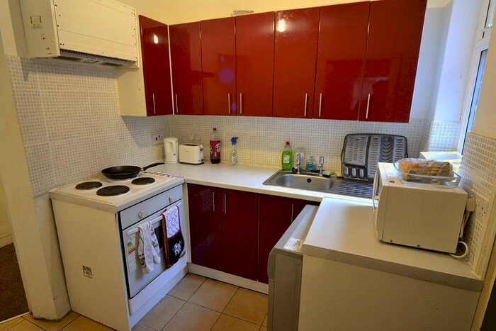 2 Bedroom Flat To Rent In **&pound;pppw Excluding Bills** Flat, Albert Road, Nottingham, NG2