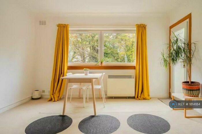 2 Bedroom Flat To Rent In Trinity Court, Edinburgh, EH5