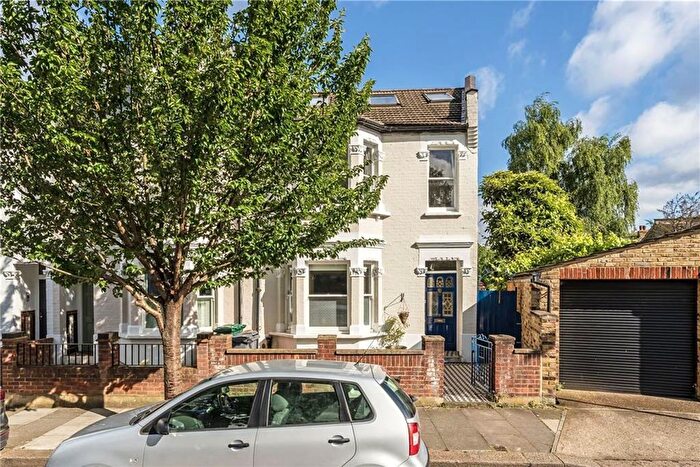 2 Bedroom Flat To Rent In Queensmill Road, London, SW6