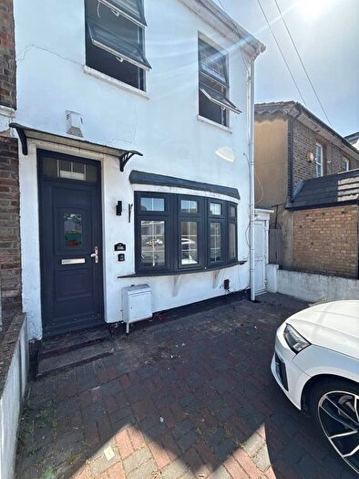 5 Bedroom Semi Detached House To Rent In New Heston Road, Hounslow, TW5