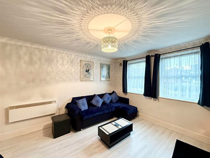 1 Bedroom Flat For Sale In Tobermory Close, Slough, SL3