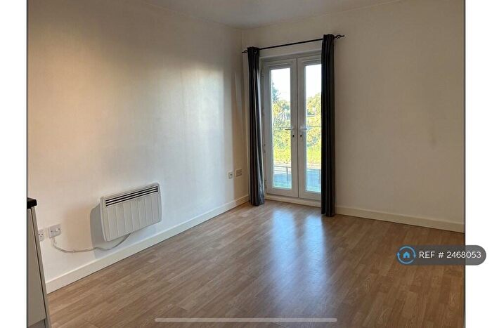 1 Bedroom Flat To Rent In Orchard Court, Potters Bar, EN6