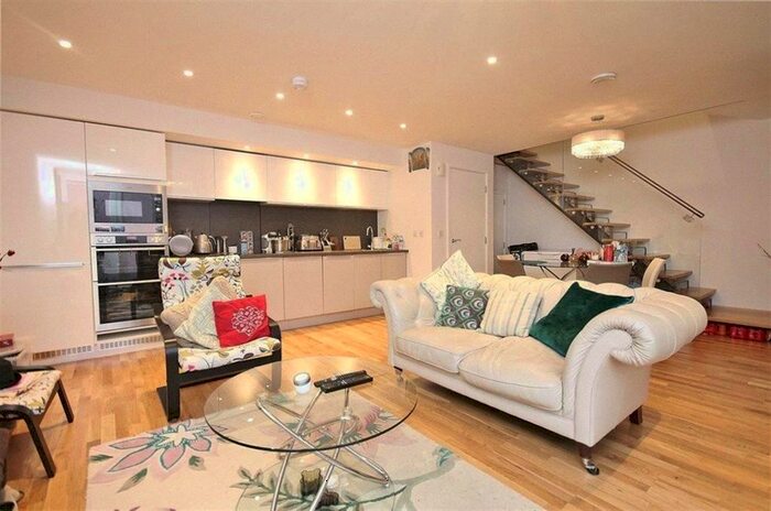 3 Bedroom End Of Terrace House To Rent In Baltic Avenue, Brentford, TW8
