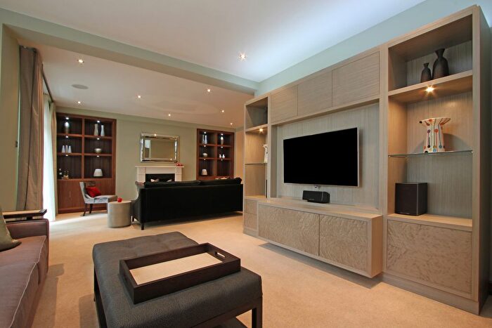 3 Bedroom Flat To Rent In Kensington House South, Ennsimore Gardens, London, SW7