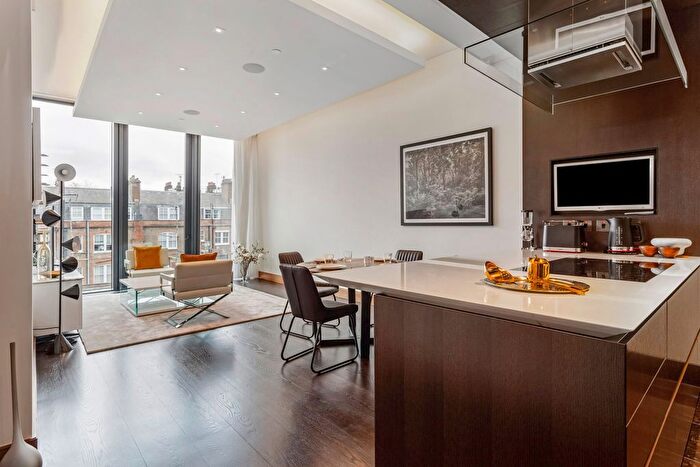 3 Bedroom Flat To Rent In Park House Apartments, North Row, Mayfair, W1K