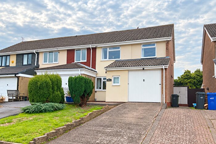 3 Bedroom End Of Terrace House For Sale In Herondale Road, Wollaston, Stourbridge, DY8