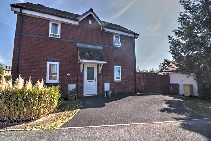 3 Bedroom Semi-Detached House For Sale In Whiteoak View, Bolton, BL3