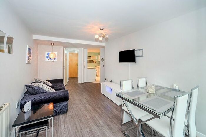 2 Bedroom Flat To Rent In Royal Quay, Liverpool, L3