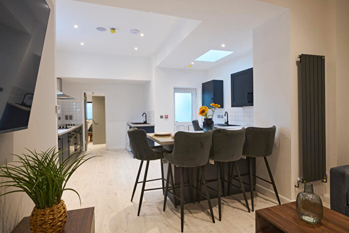 6 Bedroom Semi-Detached House To Rent In Richardson Street, Swansea, Wales, SA1