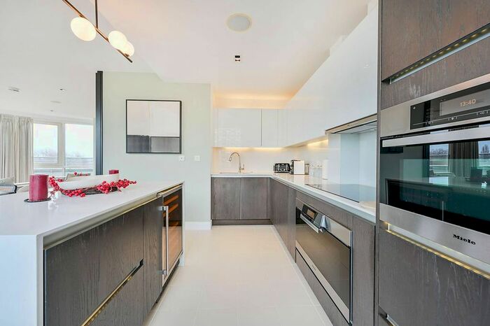 3 Bedroom Flat To Rent In Kew Bridge Road, Brentford, TW8