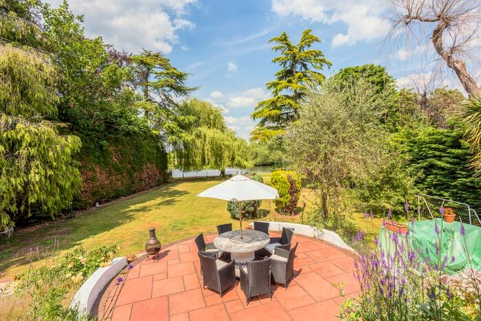 6 Bedroom Detached House To Rent In Mill Lane, Windsor, SL4