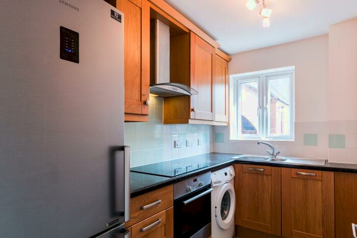 1 Bedroom Flat To Rent In Northcroft Lane, Newbury, RG14